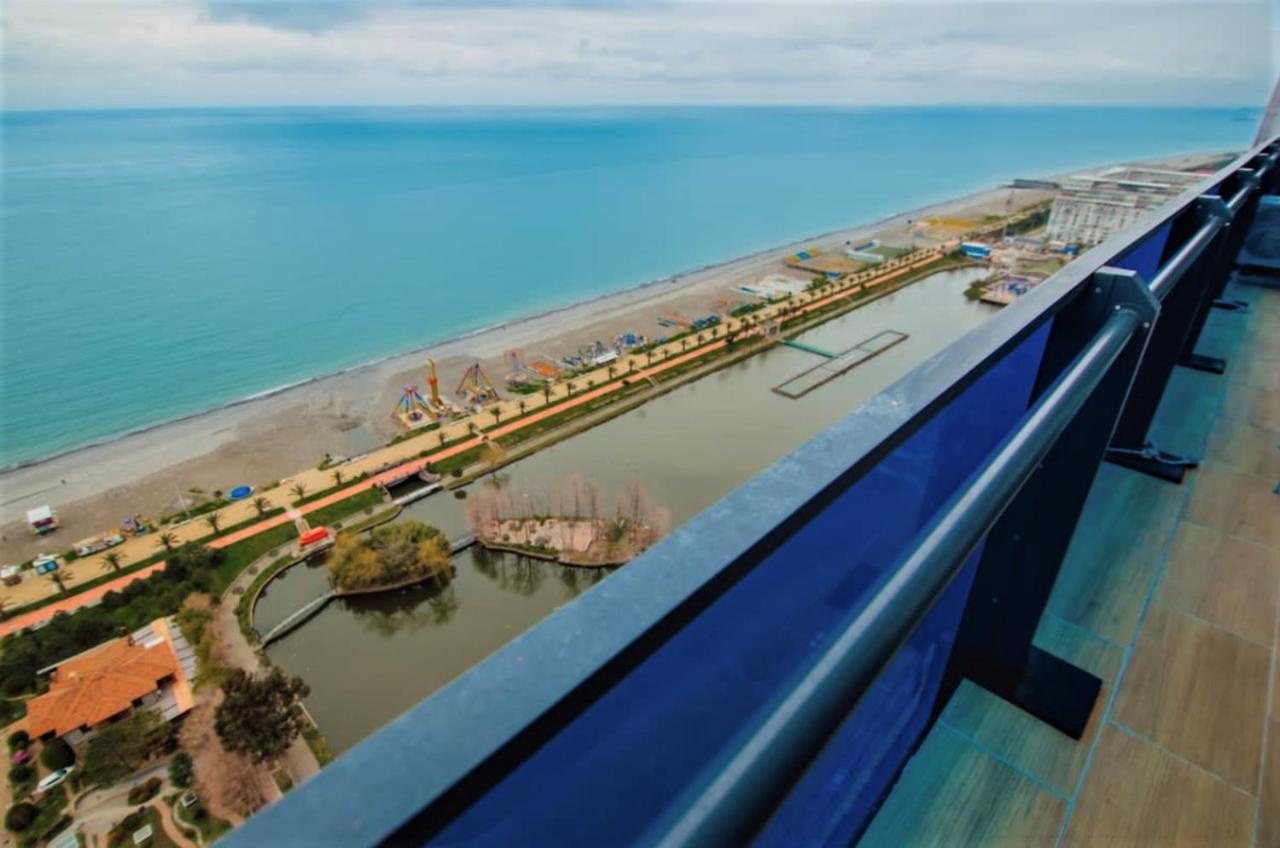 Sea Side Aparthotel In Orbi Complex Батуми Екстериор снимка