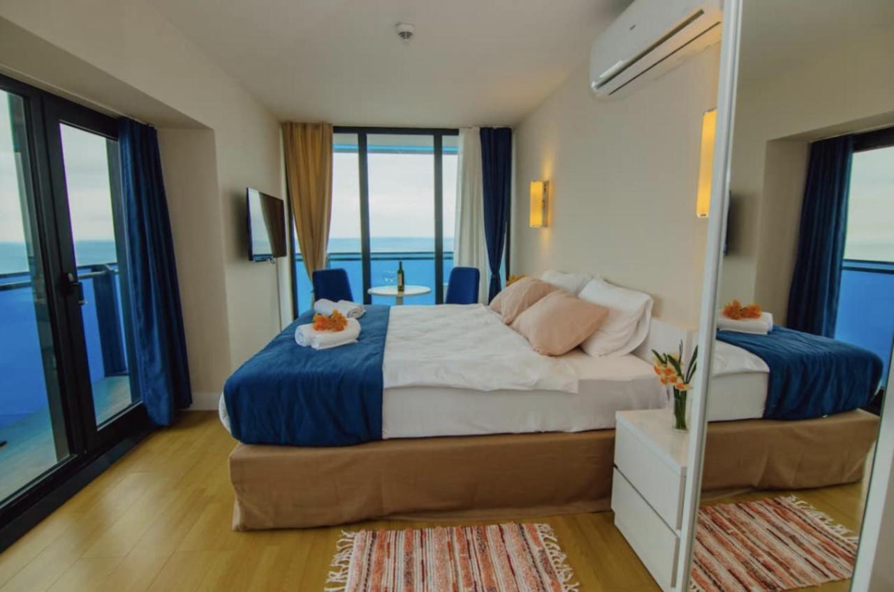 Sea Side Aparthotel In Orbi Complex Батуми Екстериор снимка