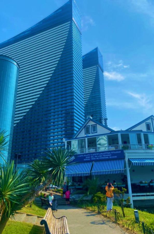 Sea Side Aparthotel In Orbi Complex Батуми Екстериор снимка