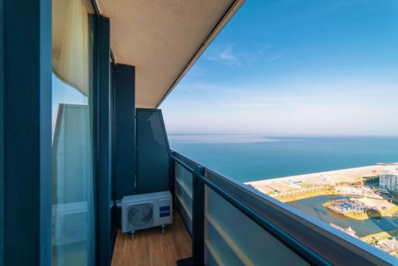 Sea Side Aparthotel In Orbi Complex Батуми Екстериор снимка