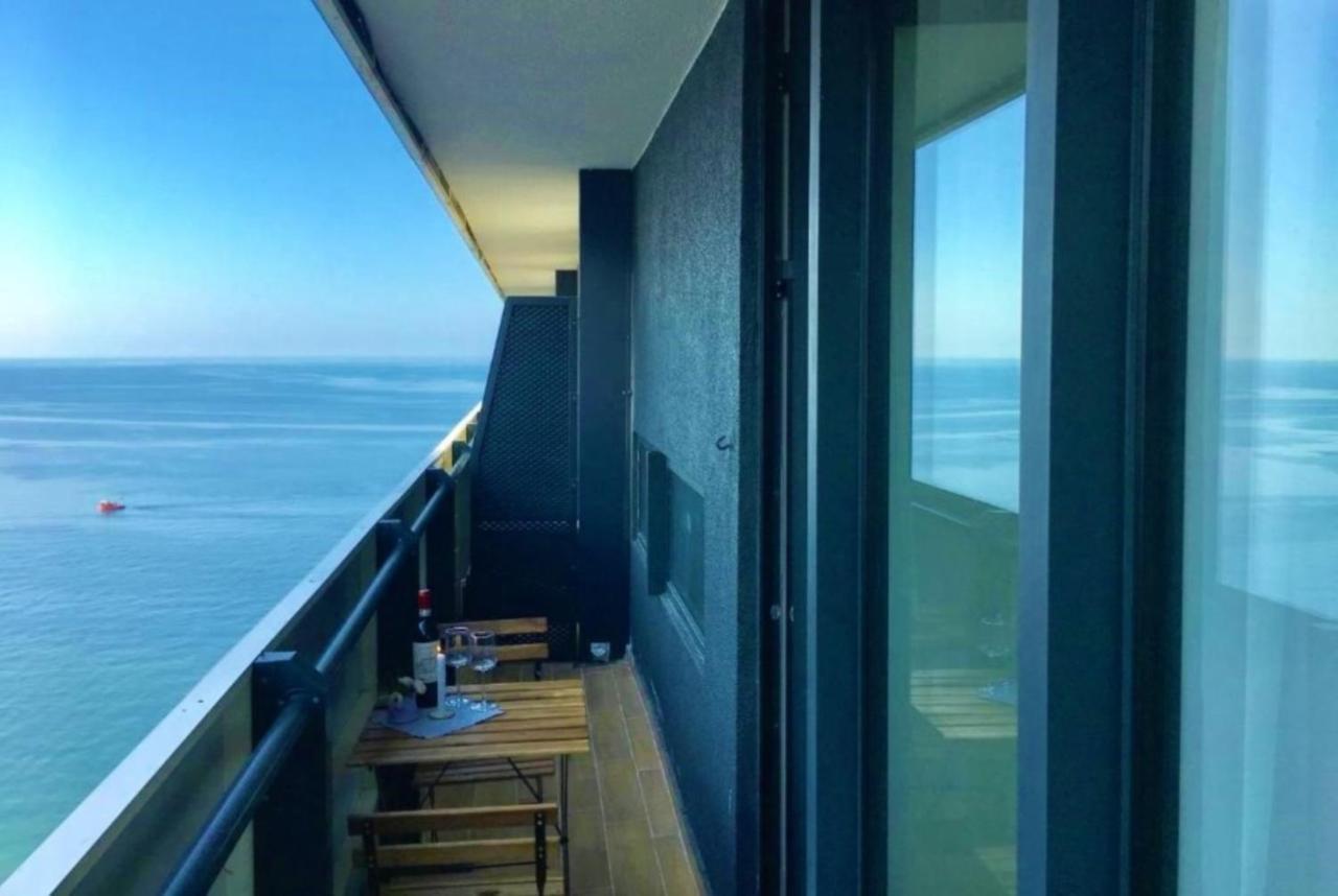 Sea Side Aparthotel In Orbi Complex Батуми Екстериор снимка