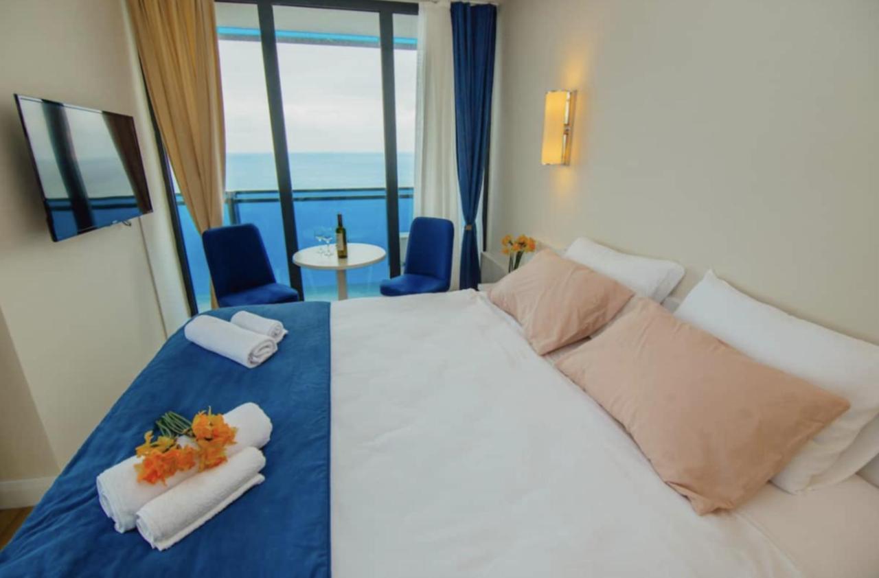 Sea Side Aparthotel In Orbi Complex Батуми Екстериор снимка